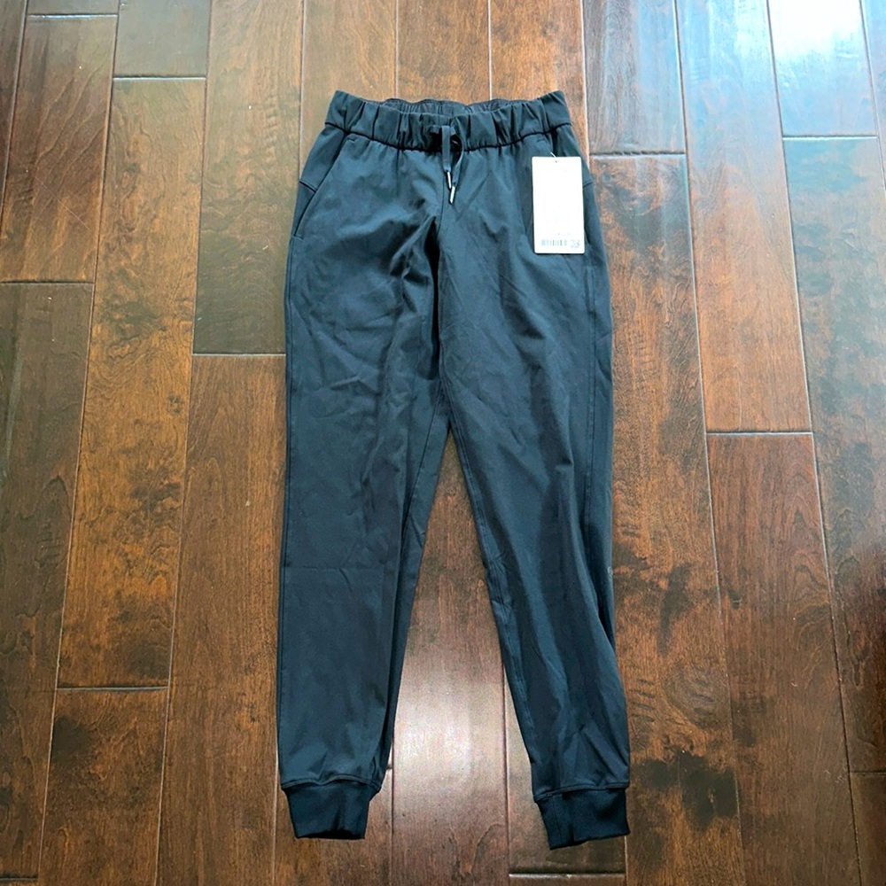 Lululemon On The Fly Jogger